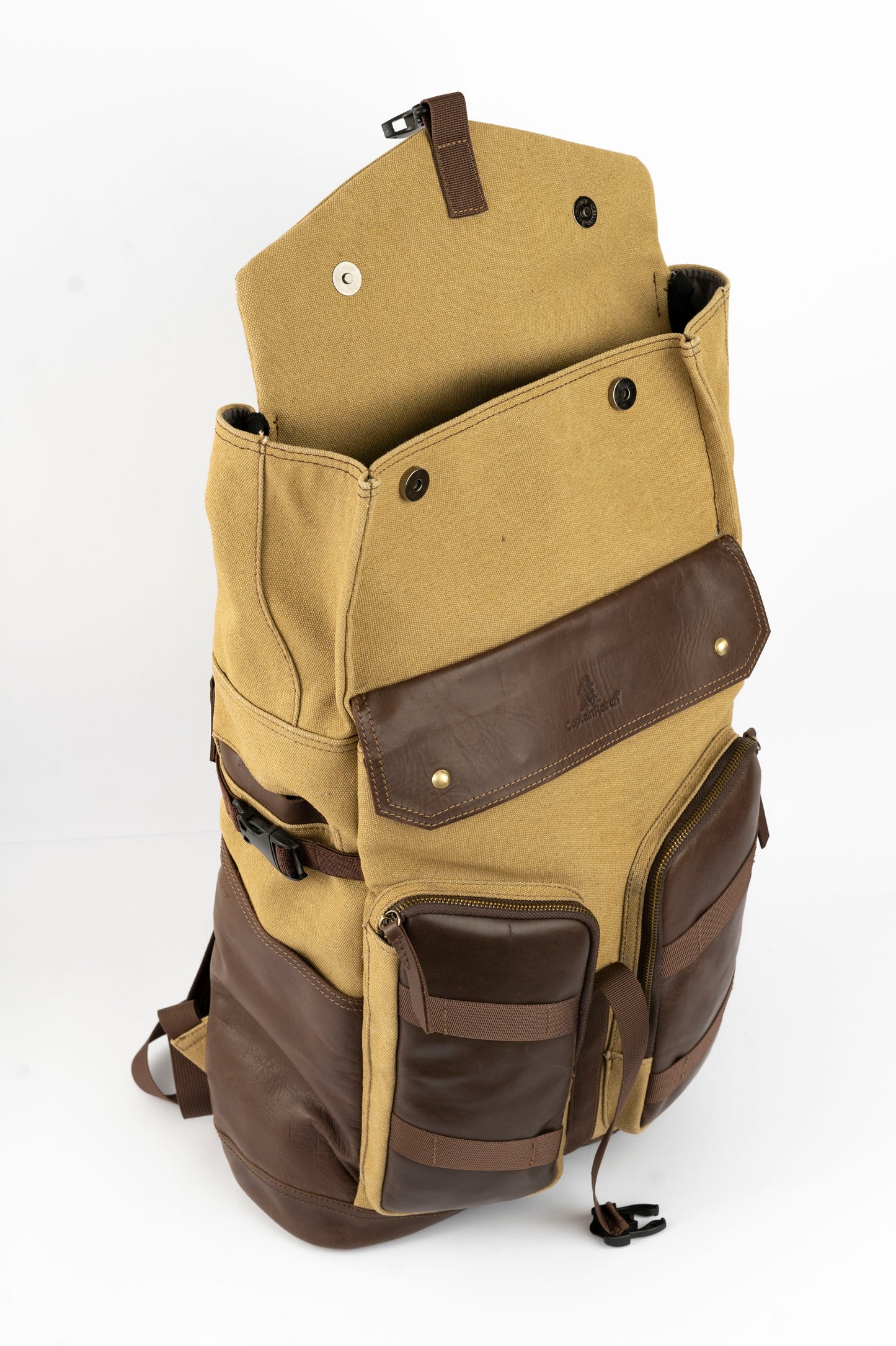 حقيبة ظهر للسفر من قماش الكانفاس المشمع من كابتن رابح - لون بني فاتح 